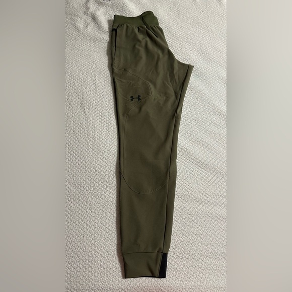 The Underarmour Unstoppable tapered pants size medium NWOT - Picture 9 of 12